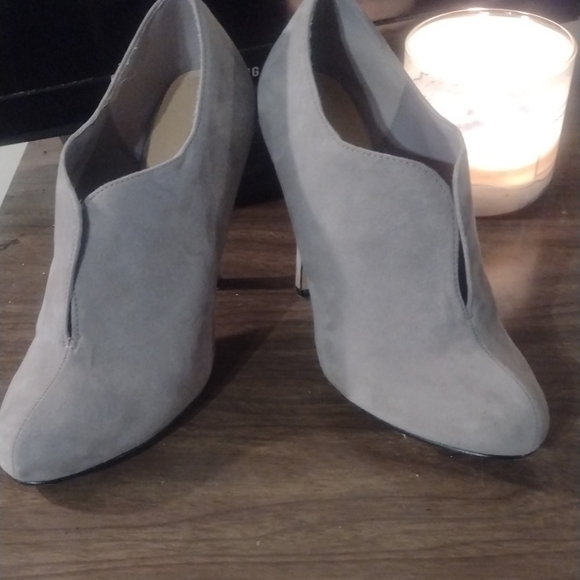 Apt. 9 Women's Suede Gray Ankle Boots - Picture 1 of 6